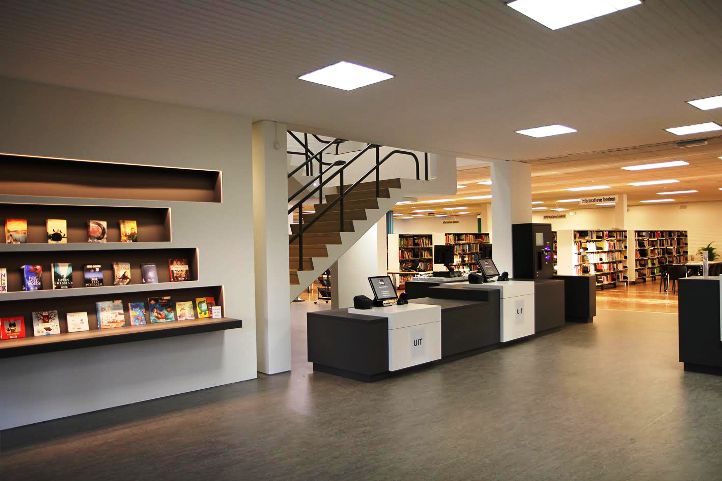 Maasmechelen: Bibliotheek Maasmechelen Uitgerust Met Zelfscanbalies (19 ...