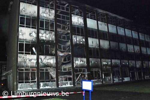 Foto Zware brand legt school in de as + fotoverslag (13 november 2009)