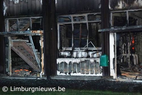 Foto Zware brand legt school in de as + fotoverslag (13 november 2009)